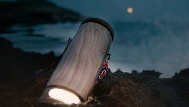 La linterna está diseñada en madera resistente al agua / E-DINA