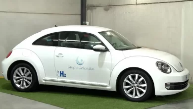 Un "escarabajo" equipado con motor de hidrógeno en el taller de Badajoz / GOLENDUS