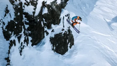 Un salto entre rocas durante un Freeride World Tour / FWT-J.BERNARD