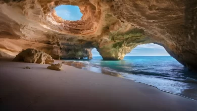 La Cueva de Benagil es un hundimiento interno del acantilado durante siglos