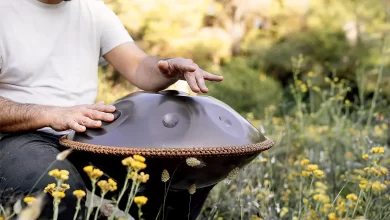 playing Handpan