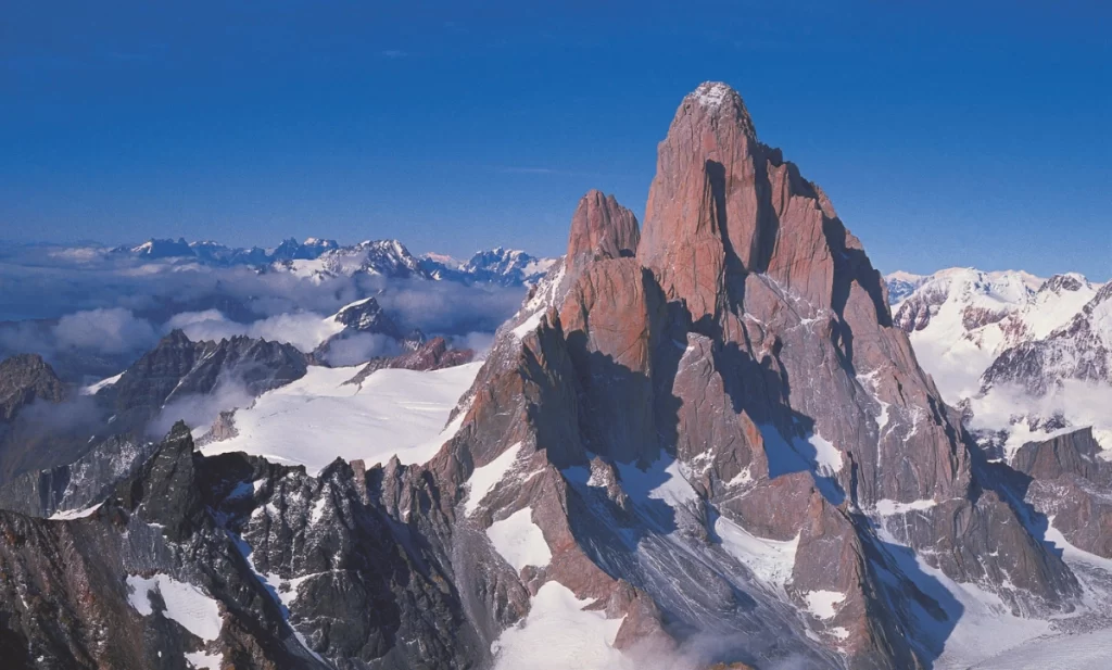 El Monte Fitz Roy, vista aérea desde la cara Norte (circa 1989), crop./ Imagen: Daniel Rivademar El Monte Fitz Roy, vista aérea desde la cara Norte (circa 1989), crop./ Imagen: Daniel Rivademar